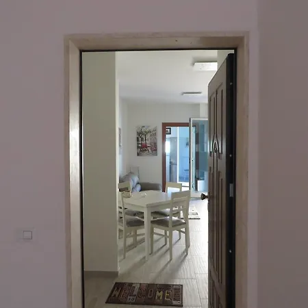 Apartment White And Red *