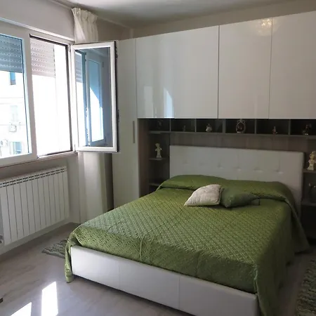 White And Red Apartment Gallipoli